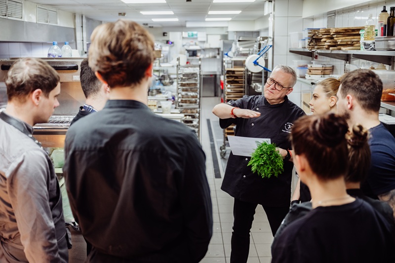 Inżynieria rentowności i standardu. Jak Adam Chrząstowski skaluje potencjał zachodniopomorskiej gastronomii