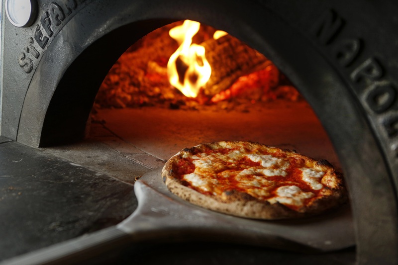Nowoczesne piece: od technologii konwekcyjno-parowej, aż po piece do pizzy